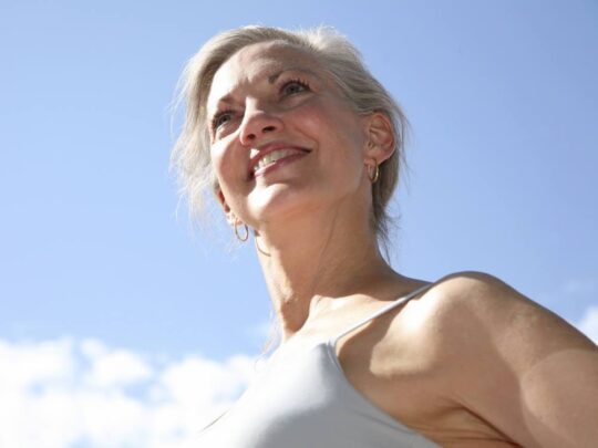La menopausa è spesso vissuta come decadenza del corpo femminile. Quando viene affrontata male ne risentono fisico e mente.